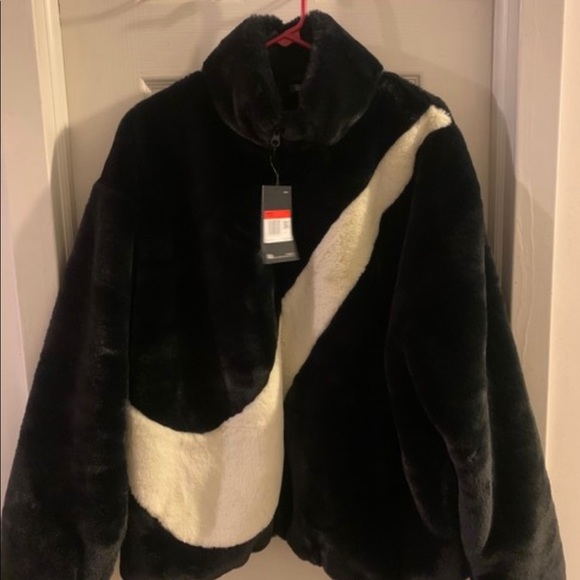 COPY - Nike Faux Fur Coat - Picture 3 of 6